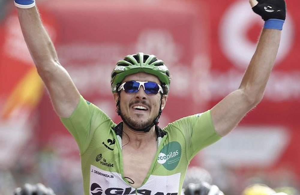 El alemán John Degenkolb (Giant Shimano) vence al esprint la decimoséptima etapa de la Vuelta Ciclista a España. Foto: EFE