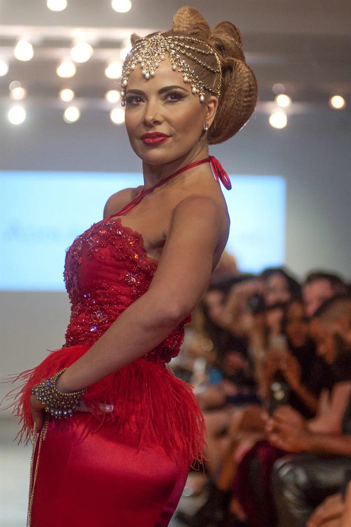 Gloria Trevi debuta como modelo en el Fashon Week de Nueva York. Foto: EFE