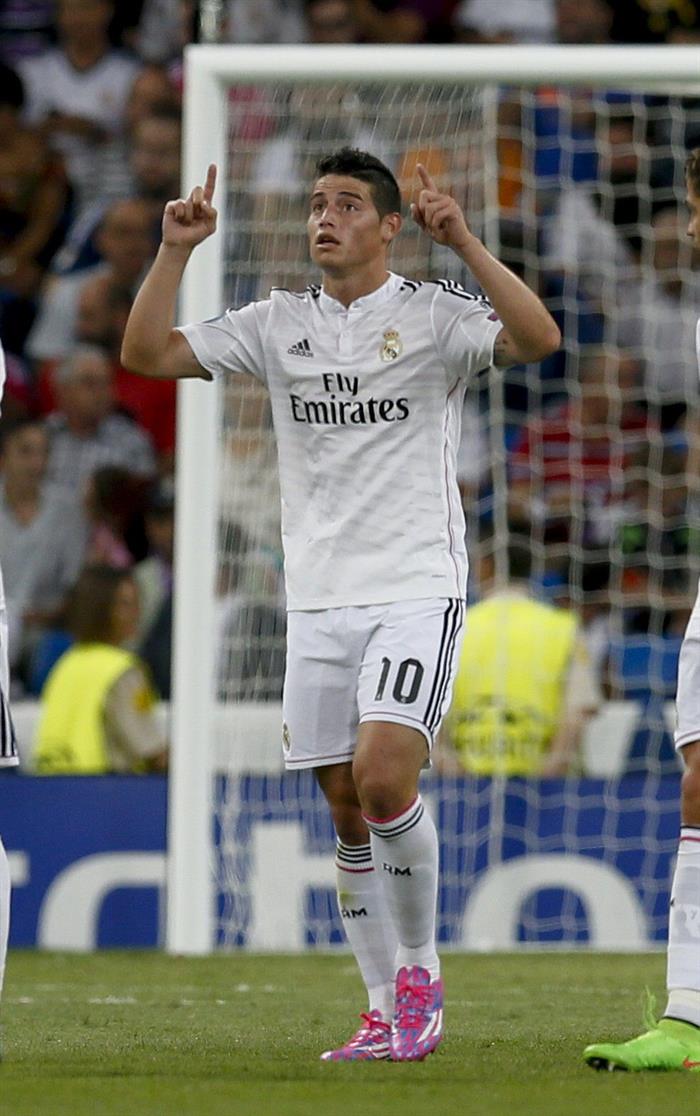 El centrocampista colombiano del Real Madrid James Rodríguez celebra su gol. Foto: EFE