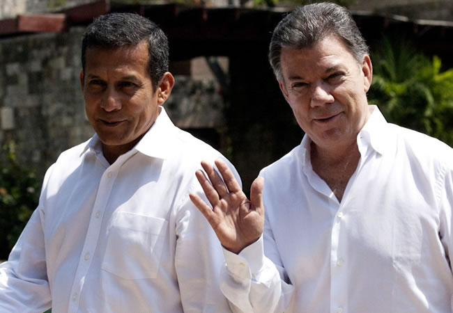 Presidente Juan Manuel Santos junto a su homólogo del Perú, Ollanta Humala. Foto: EFE