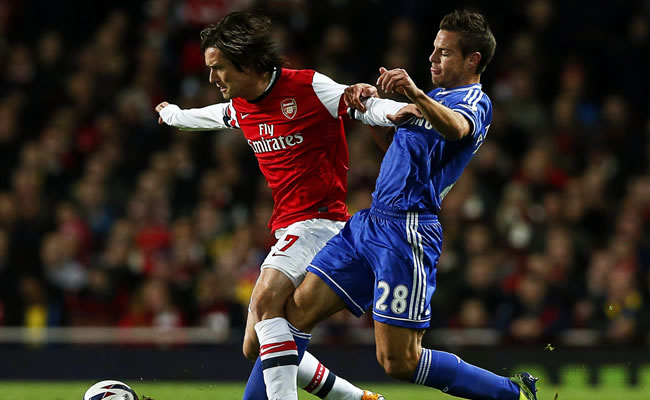 Chelsea y Arsenal miden sus fuerzas en lo alto de la Premier. Foto: EFE