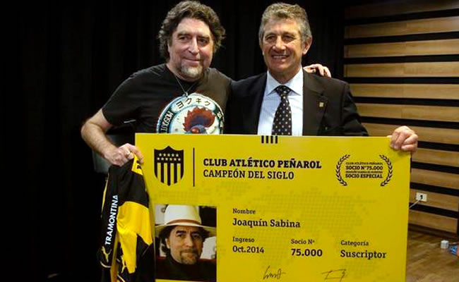 Joaquín Sabina será el socio número 75.000 de Peñarol. Foto: Twitter