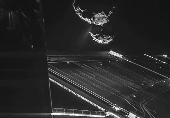 Rosetta se hace un autorretrato a 16 kilómetros del cometa. Foto: EFE