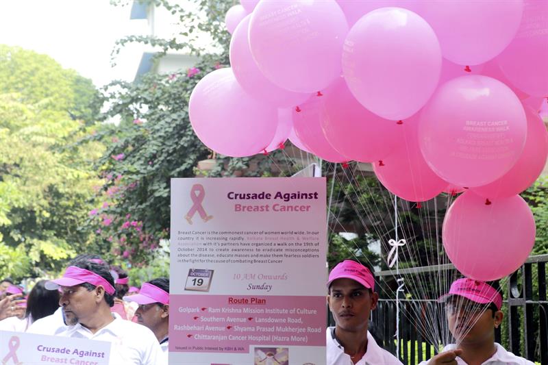 Día Internacional contra el cáncer de mama. Foto: EFE