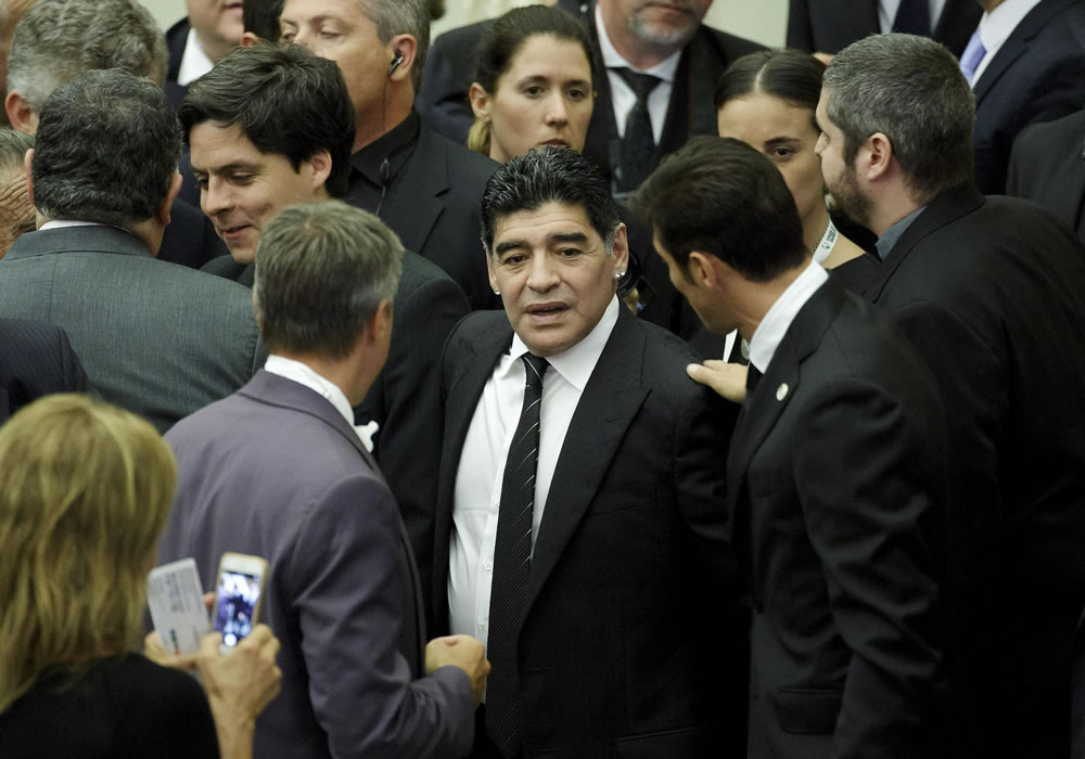 Diego Maradona celebra en Dubai sus 54 años envuelto en una polémica. Foto: EFE