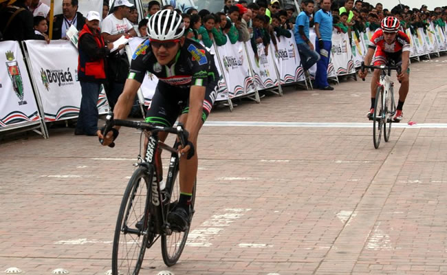 El ciclista colombiano Alex Cano. Foto: Twitter
