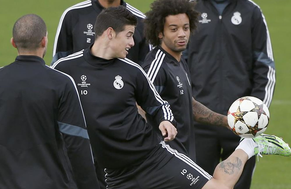 Los jugadores del Real Madrid James Rodríguez (i) y Marcelo. Foto: EFE
