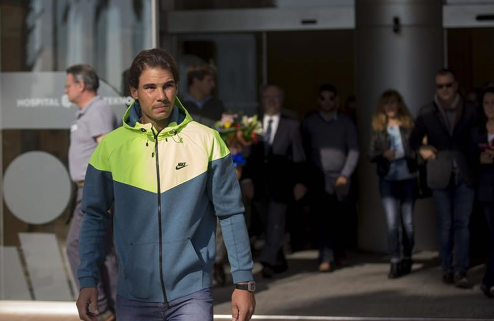 Dos días después de ser intervenido de apendicitis en el centro médico Teknon de Barcelona, el tenista español Rafael Nadal. Foto: EFE