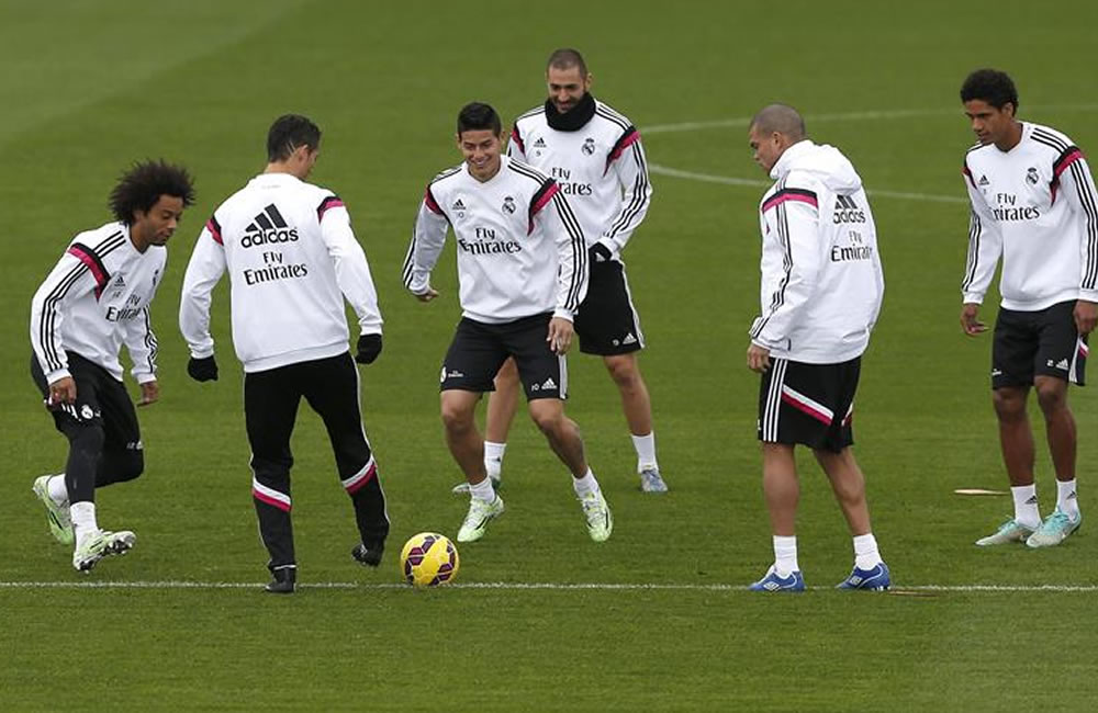 Los jugadores del Real Madrid, Marcelo (i), Cristiano Ronaldo (2i), James Rodríguez. Foto: EFE