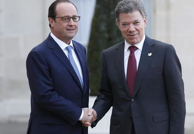El presidente Francés, François Hollande y el presidente Colombiano, Juan Manuel Santos. Foto: EFE