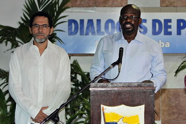 FARC advierten que hay que recomponer diálogo y no imponer fecha de reinicio. Foto: EFE