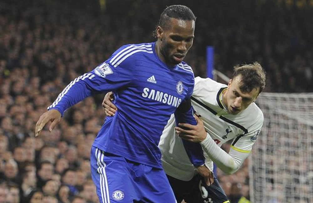 Chelsea quiere mantener la ventaja pese al acoso de City y United. Foto: EFE