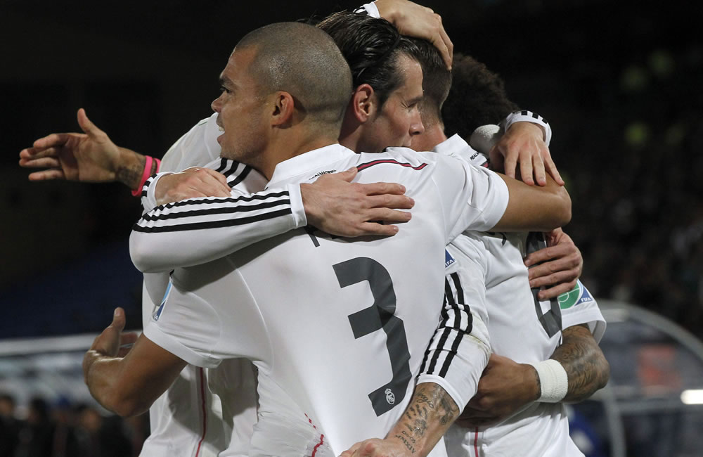 Los jugadores del Real Madrid celebran el primer gol del equipo. Foto: EFE