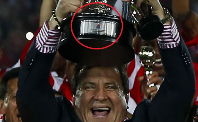 Santa Fe celebró con el trofeo del Medellín. Foto: Twitter