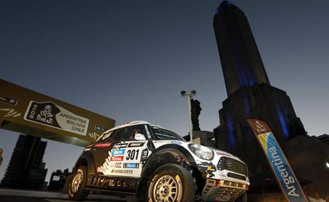 En Buenos Aires comenzaron las obras del podio de largada para el Dakar. Foto: EFE
