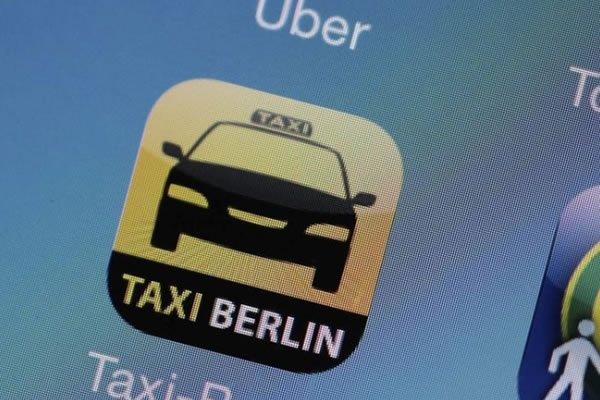 Uber se despide "temporalmente" de España. Foto: EFE