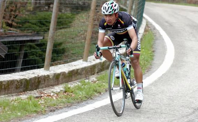 El ciclista colombiano Darwin Atapuma. Foto: Twitter