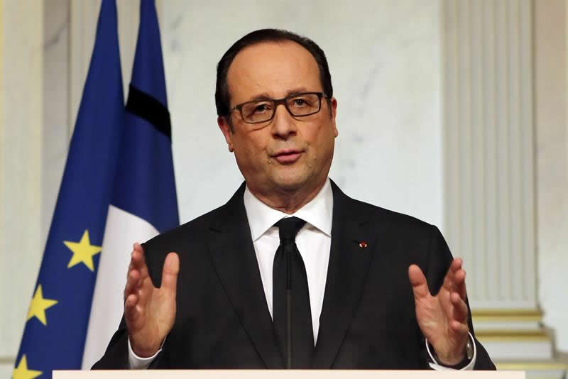 El presidente francés, François Hollande se dirige a la nación durante un discurso en el Palacio del Eliseo en París. Foto: EFE