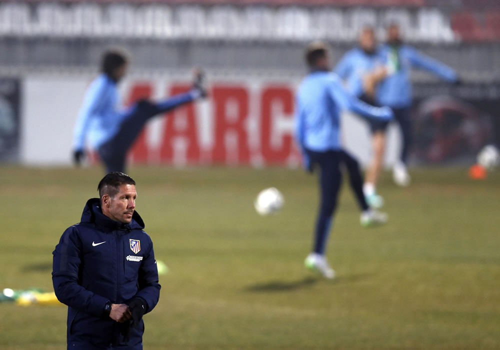 El entrenador del Atlético de Madrid, el argentino Diego Simeone, durante el entrenamiento que el equipo. Foto: EFE