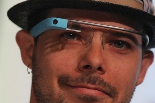 Google retirará este mes del mercado el prototipo de sus gafas inteligentes. Foto: EFE