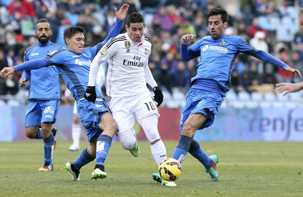 James Rodríguez puso a anotar a sus compañeros en el Real Madrid. Foto: EFE