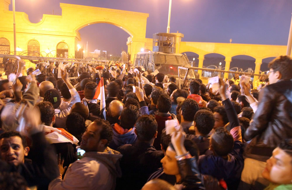 Una "estampida" causó la muerte de aficionados egipcios, según forenses. Foto: EFE