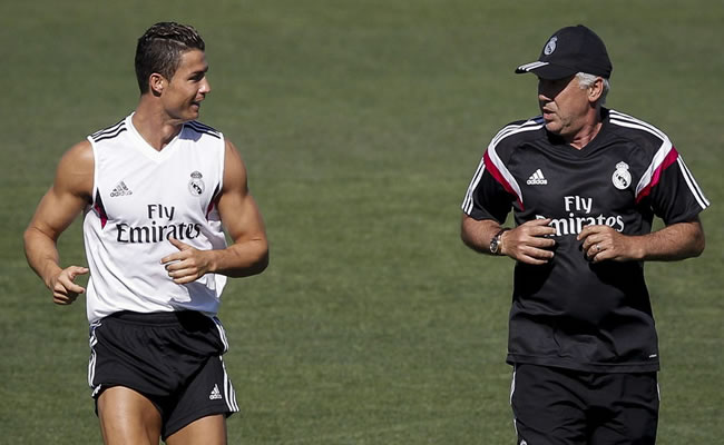 El entrenador Carlo Ancelotti junto a Cristiano Ronaldo. Foto: EFE