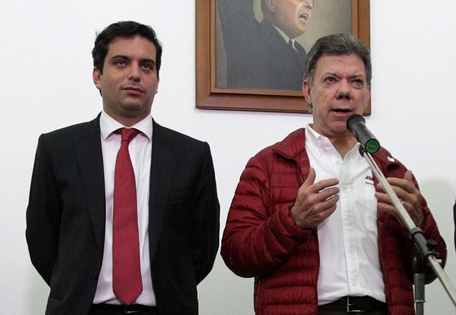 El presidente, Juan Manuel Santos y el director del Departamento Nacional de Planeación (DNP), Simón Gaviria. Foto: EFE