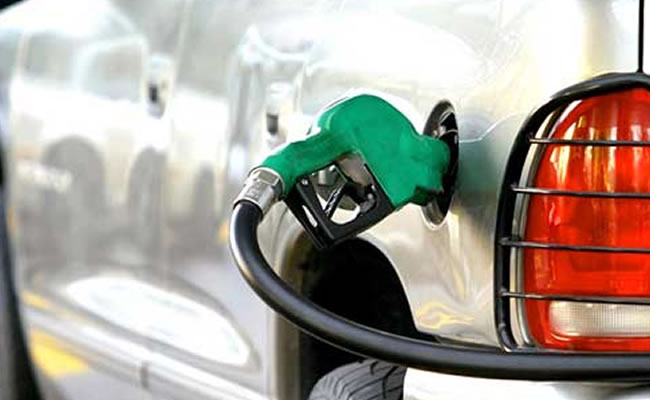 Precio de la gasolina bajará $300 en las próximas horas. Foto: Twitter