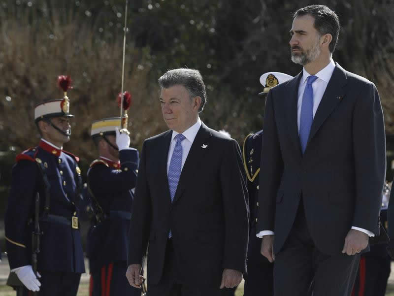 El Rey Felipe VI y el presidente de Colombia, Juan Manuel Santos. Foto: EFE
