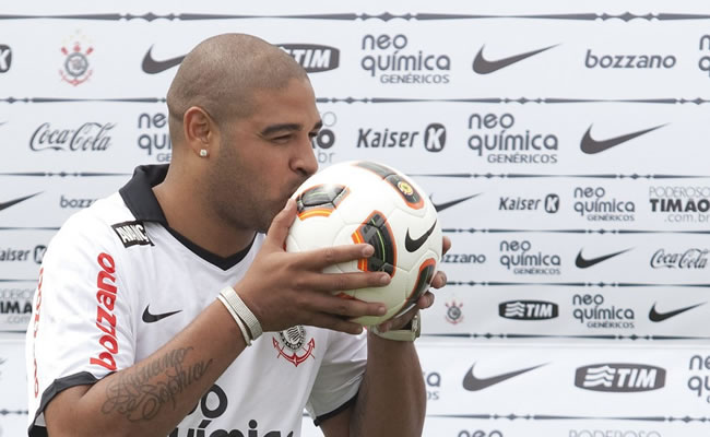El jugador brasileño Adriano. Foto: Twitter