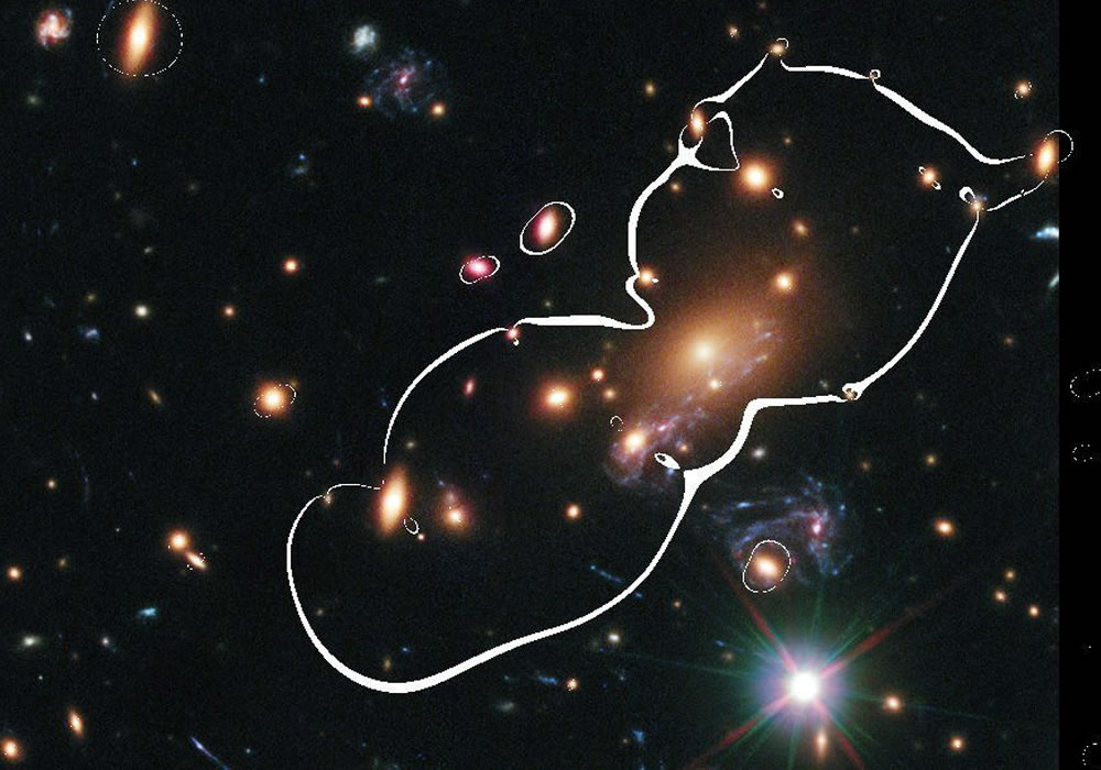 Imagen de archivo facilitada por la Universidad Nacional Australiana (ANU) de explosiones de una supernova que estaba situada detrás de un grupo de enormes galaxias. Foto: EFE