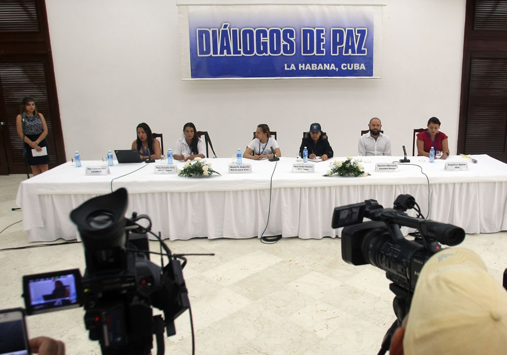 Integrantes de la comisión de género en las conversaciones de paz entre el Gobierno colombiano y la guerrilla de las FARC-EP. Foto: EFE