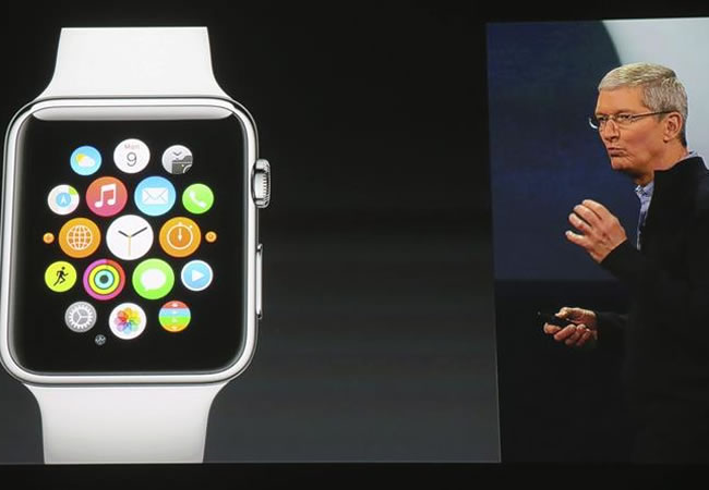 Fotografía facilitada por el gigante tecnológico Apple que muestra el reloj de pulsera inteligente Apple Watch. Foto: EFE