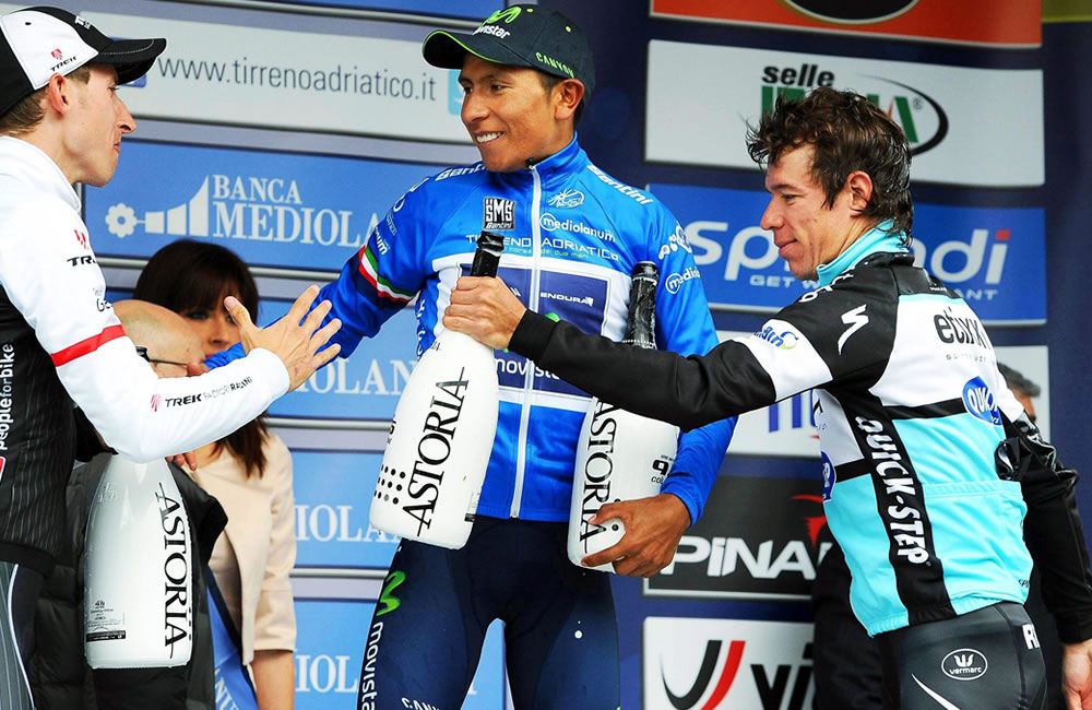 El ciclista colombiano Nairo Quintana (c), del equipo Movistar. Foto: EFE