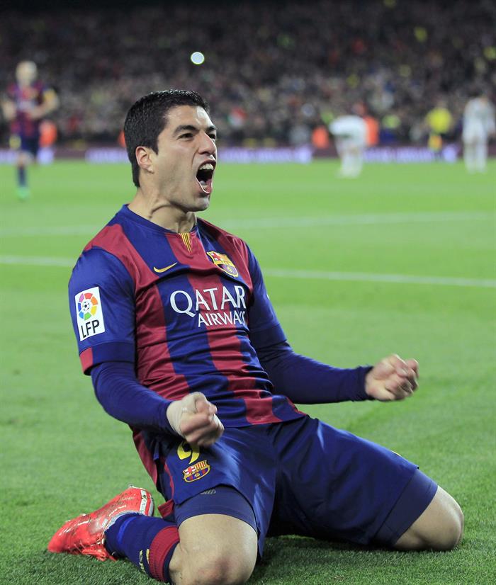 El delantero uruguayo del F. C. Barcelona, Luis Suárez, tras conseguir el segundo gol. Foto: EFE