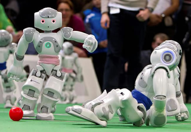El torneo Robocup un evento diseñado para robots fubolistas. Foto: EFE