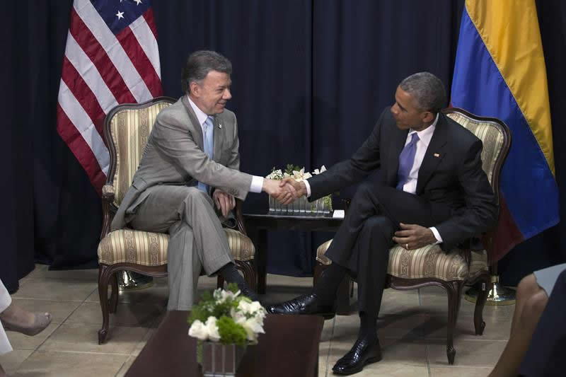 Barack Obama y Juan Manuel Santos en VII Cumbre de las Américas. Foto: EFE