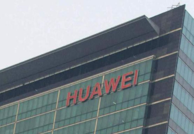 Huawei quiere plantear batalla con el celular P8. Foto: EFE