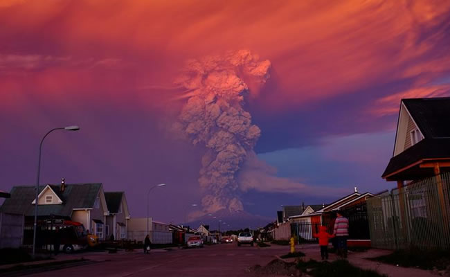Vista del volcán en Calbuco, en Puerto Montt, Chile. Foto: EFE