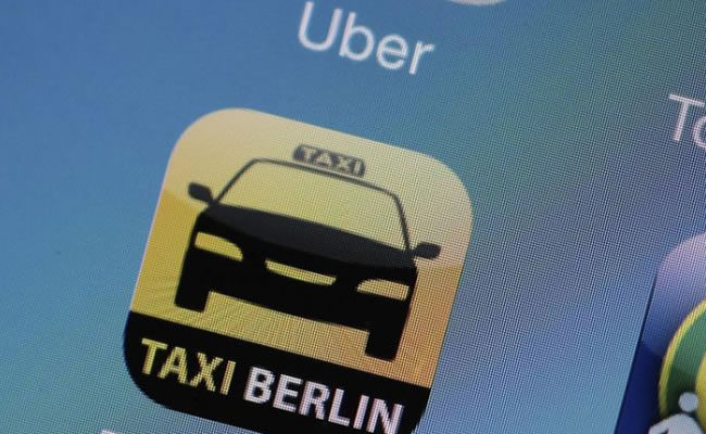 Uber pedirá licencia de taxi para operar en Toronto. Foto: EFE