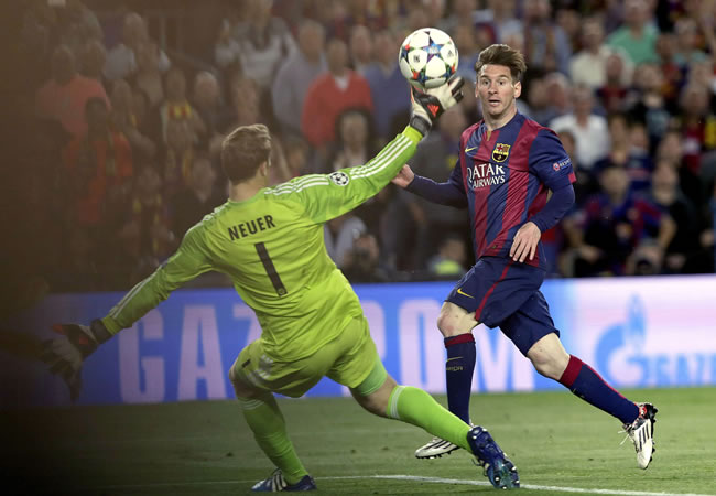 El delantero argentino del FC Barcelona Leo Messi (d) marca el segundo gol ante el Bayern de Munich. Foto: EFE