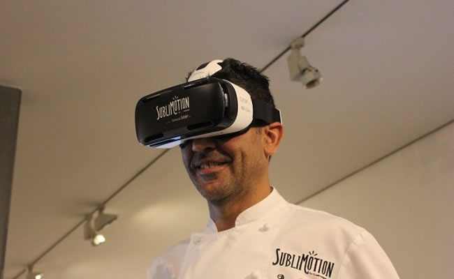 La tecnología de realidad virtual de Samsung Gear VR se incorpora a una mesa de doce comensales. Foto: EFE