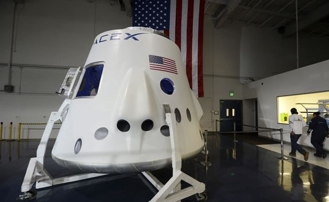 La cápsula Dragon de la empresa SpaceX se desacopló con éxito de la Estación Espacial Internacional. Foto: EFE
