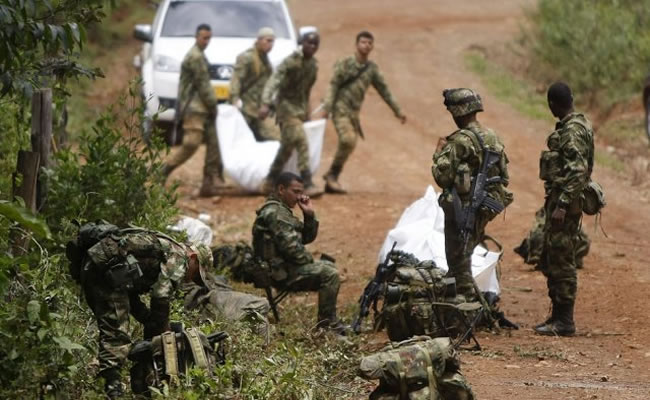 Al menos 18 guerrilleros de las FARC murieron y dos más fueron capturados en una operación militar. Foto: EFE