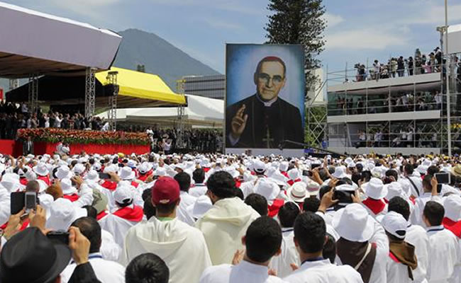 El cardenal Angelo Amato fue el encargado de oficiar la beatificación. Foto: EFE