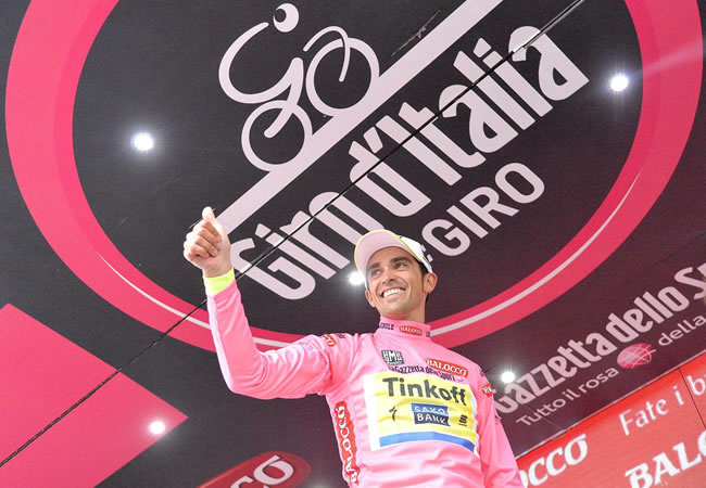 El español Alberto Contador (Tinkoff Saxo) es el líder sólido del Giro de Italia. Foto: EFE