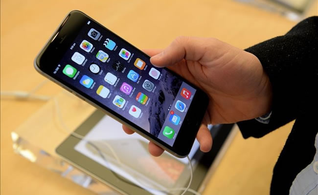 'Effective Power' el nuevo software que afecta iPhones. Foto: EFE