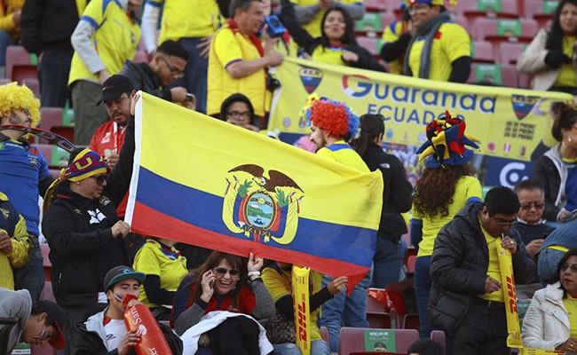 El público chileno mostró su respaldo total a la Selección. Foto: EFE
