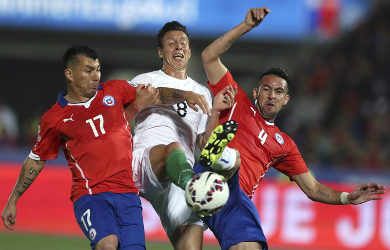 Chile le ganó 5-0 a Bolivia y terminó la primera ronda con puntaje perfecto. Foto: EFE